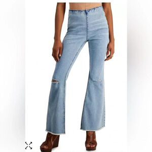 TINSELTOWN High Rise Light Denim Pull-On Flare-Leg Jeans size 9